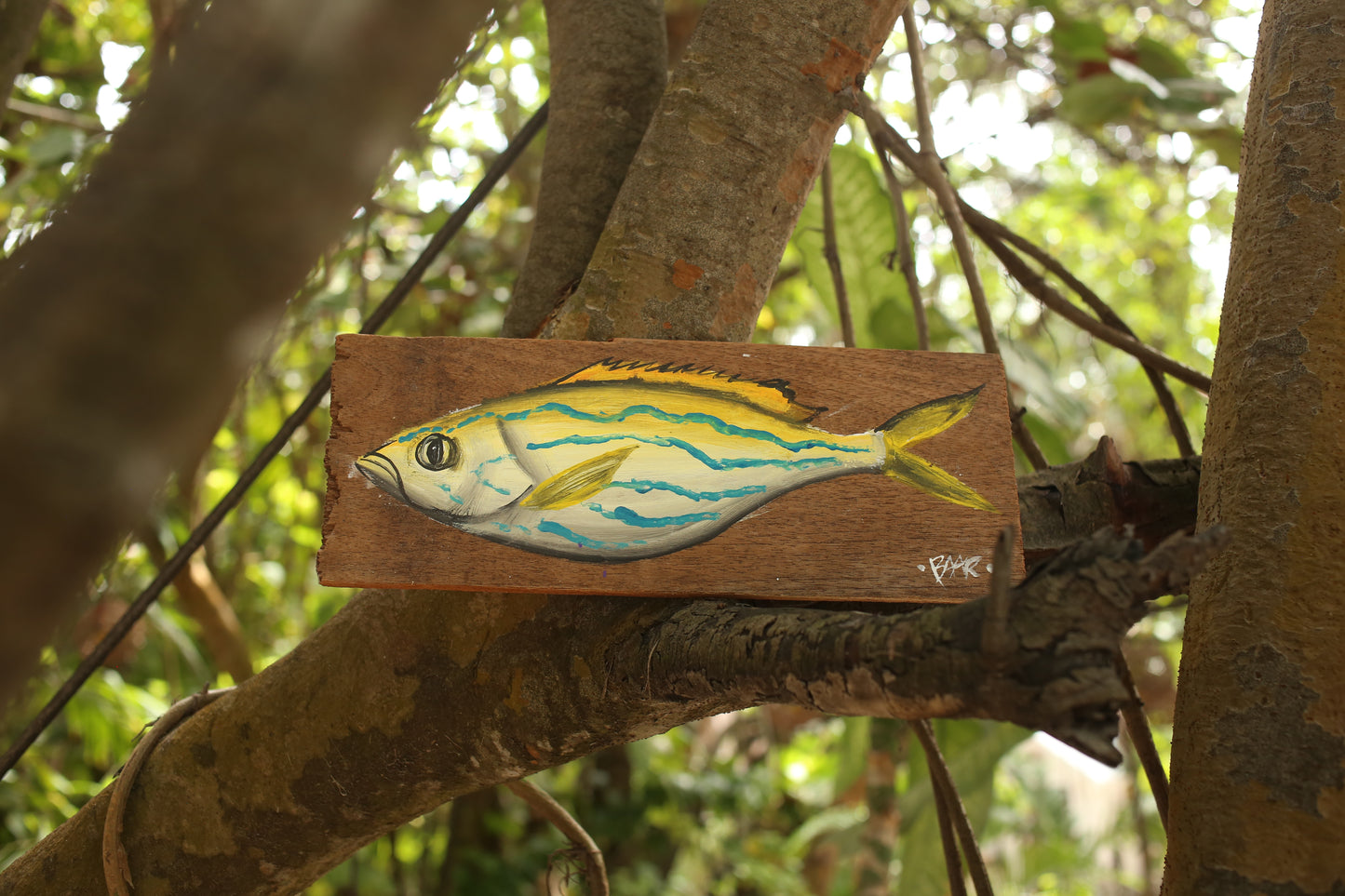 VINTAGE WOOD YELLOW TONE FISH