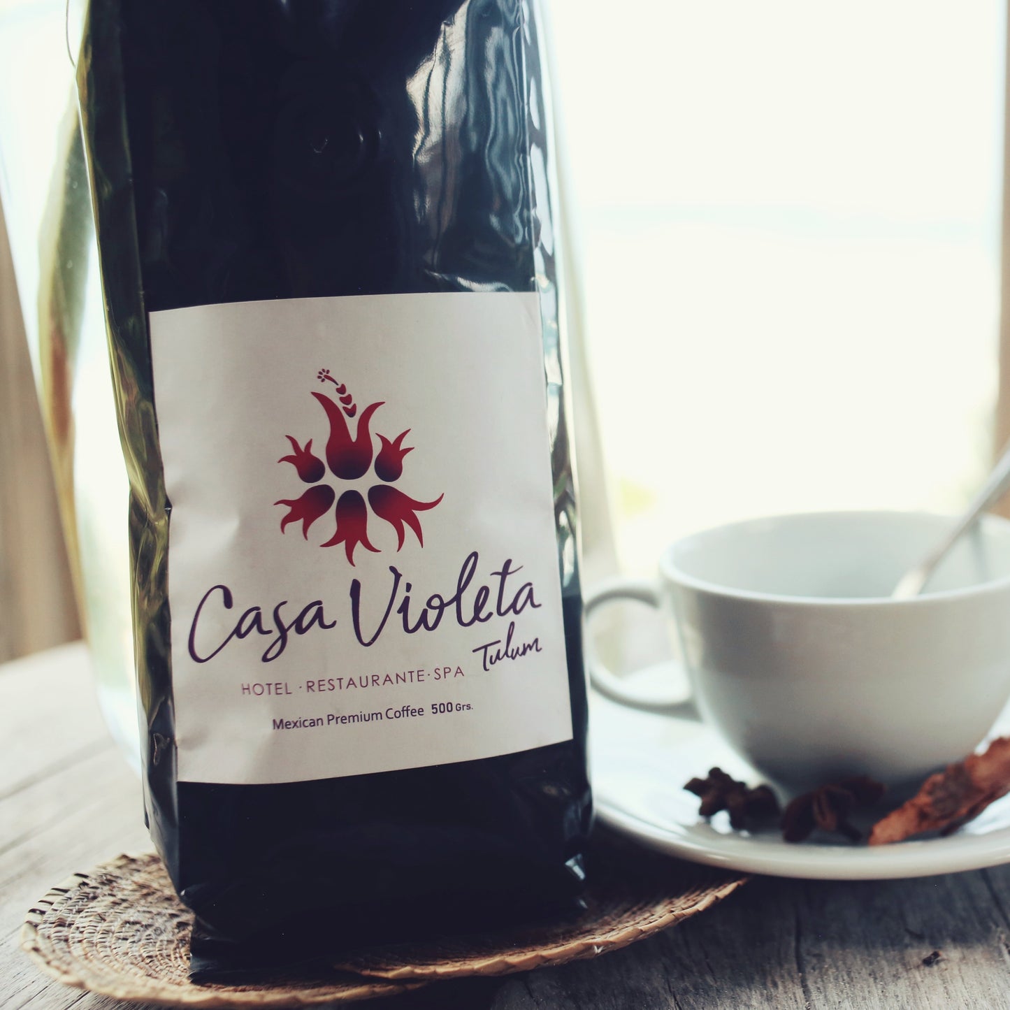 CAFÉ AMERICANO:  "CASA VIOLETA"